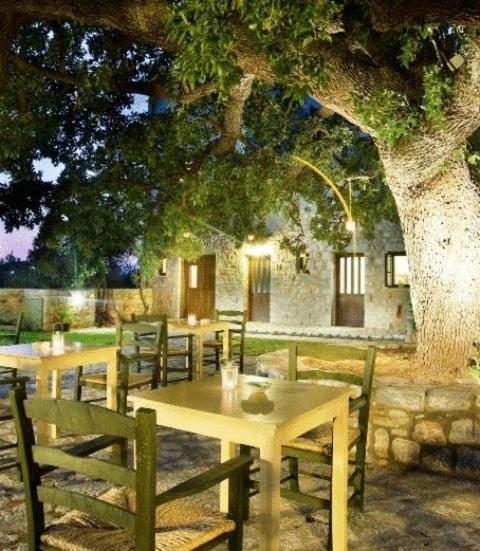 Vlyhada Guesthouse Pyrgos Dirou Экстерьер фото