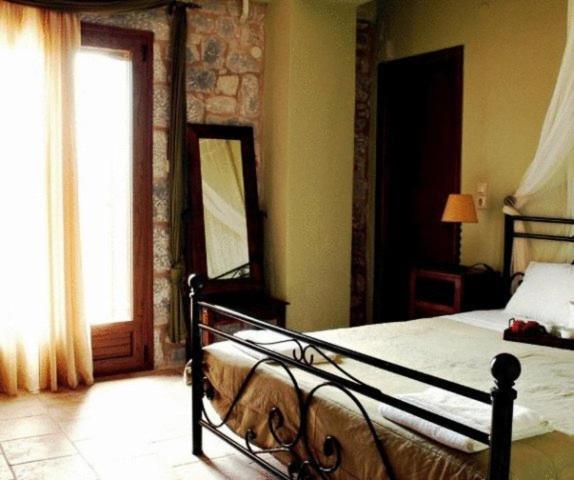 Vlyhada Guesthouse Pyrgos Dirou Экстерьер фото