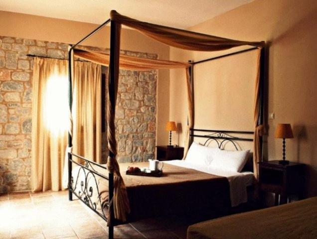 Vlyhada Guesthouse Pyrgos Dirou Экстерьер фото